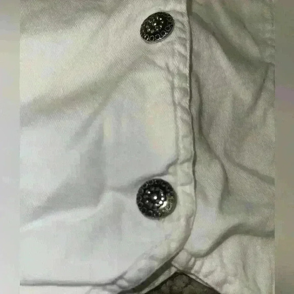 White Embroidered Button Up Crop Top - Picture 4 of 7